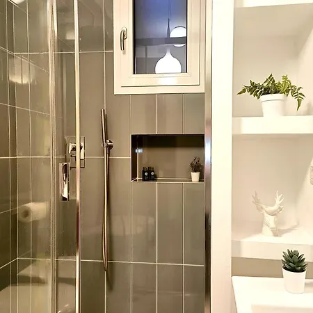 Apartment Elegant 2 Bedroom - 10 Min To Duomo, 2 Min To Subway Milan